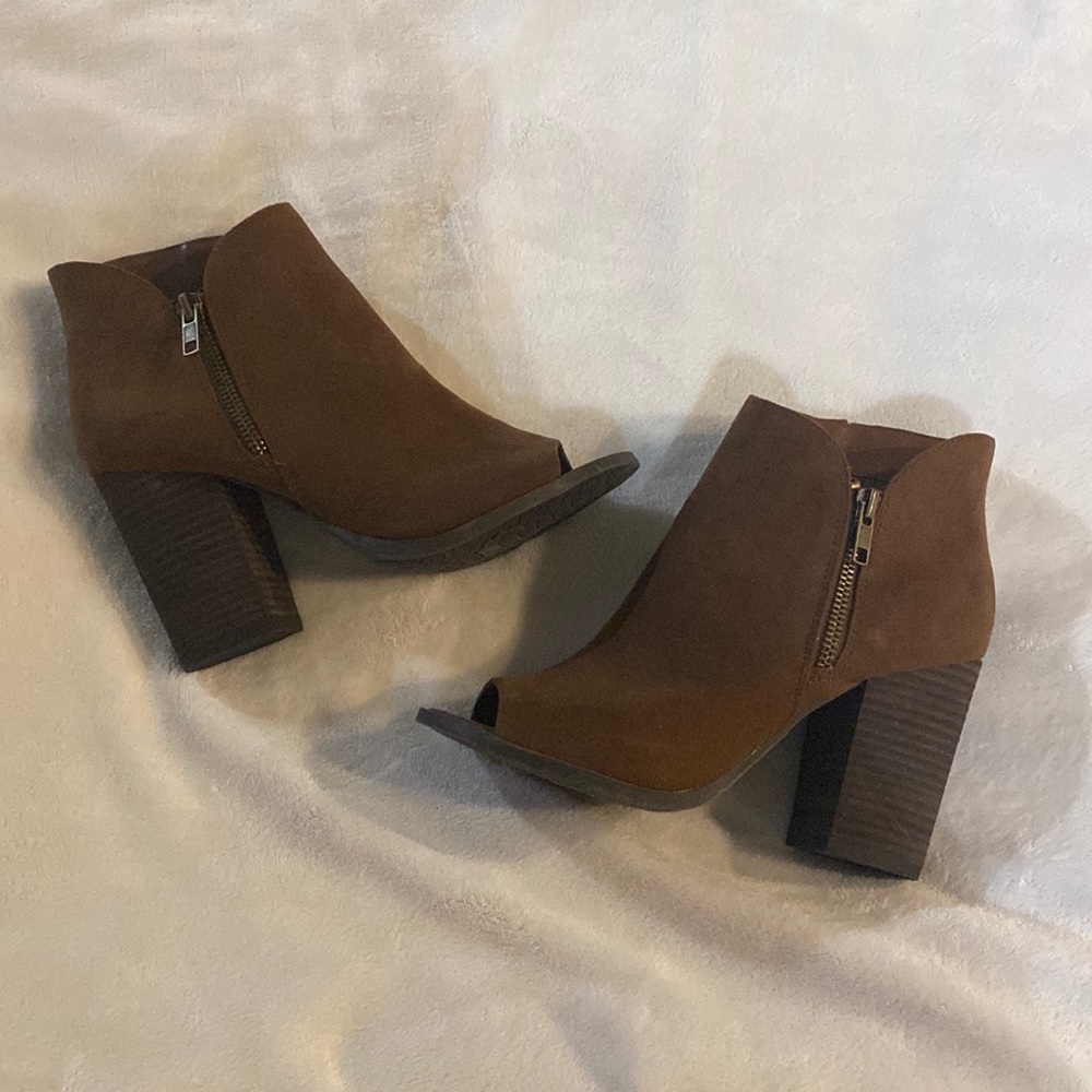 Carlos by Carlos Santana brown suede booties